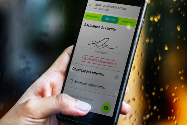 Cliente assina digitalmente na tela do aplicativo de ordens de serviço